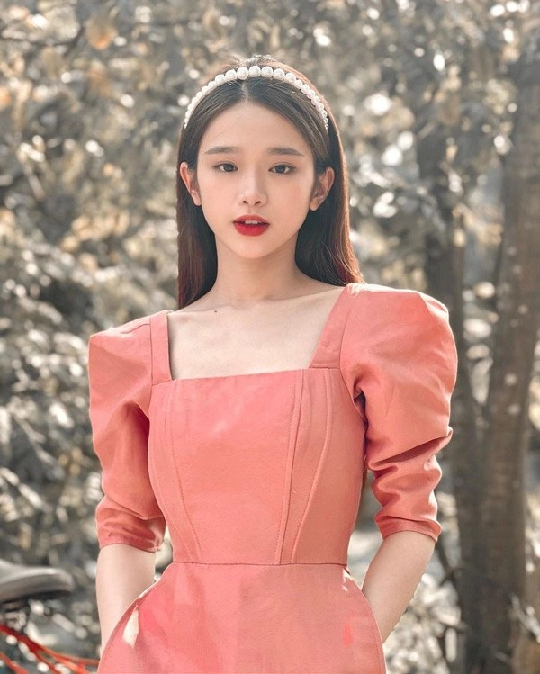 Chiếc áo dài lạ kỳ ai diện vào đều một bước đăng quang hoa hậu - 22