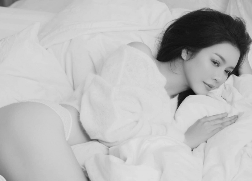 Chiếc quần của lý nhã kỳ càng ngày càng ngắn cách tạo dáng xứng đáng 10 điểm - 2