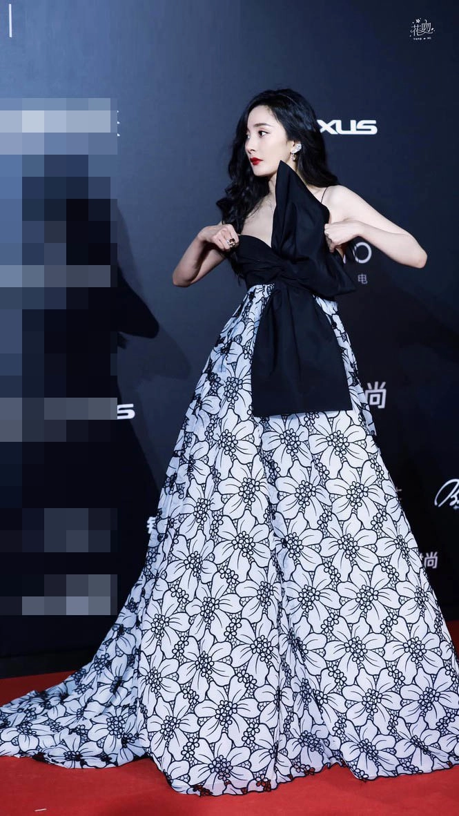 Cho stylist nghỉ việc dương mịch thoát mác gái quê chẳng cần hở hang vẫn sang ngút ngàn - 1