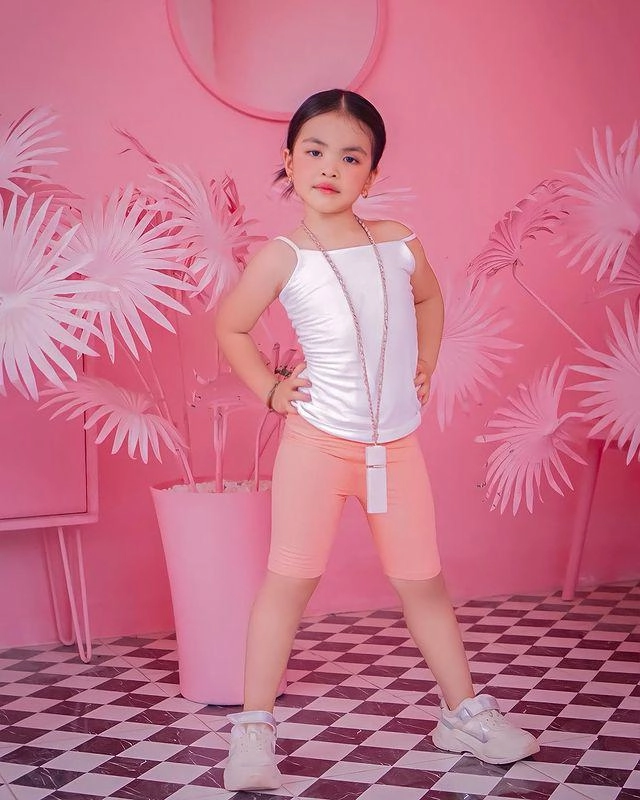 Choáng với độ giàu sang của minh nhựa sinh nhật con gái cũng dát hàng hiệu không ai đọ lại - 13
