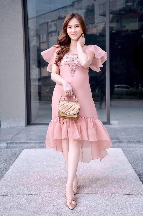 Chồng và con trai diện giày đôi hiệu thu thủy cũng không chịu kém cạnh - 22