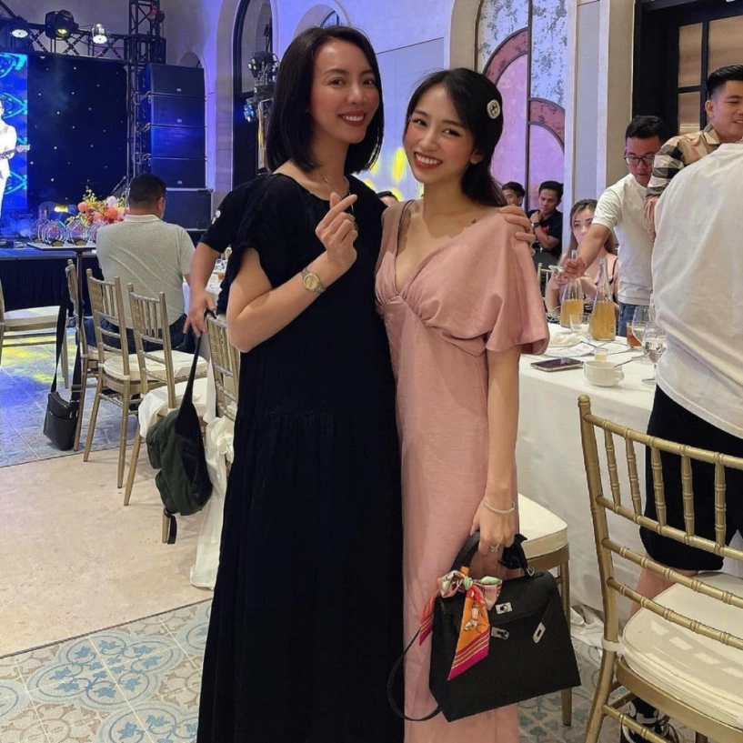 Chung khung hình thu trang ái nữ nhà minh nhựa áp đảo đã mặc sexy còn xách túi 200 triệu - 1