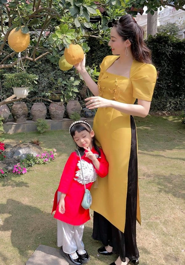 Con gái á hậu trà my giành spotlight của mẹ vì ăn mặc xinh như công chúa - 12