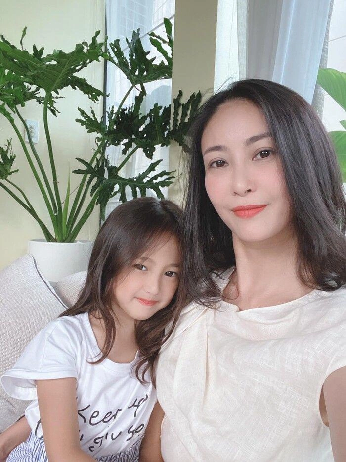 Con gái hà kiều anh mày mò makeup lộ đặc điểm hưởng gen mỹ nhân của mẹ hoa hậu - 6