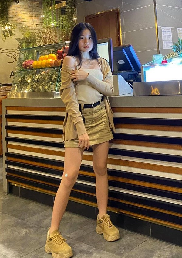 Con gái lưu thiên hương diện bikini khoe vẻ đẹp đúng độ tuổi trăng tròn - 16