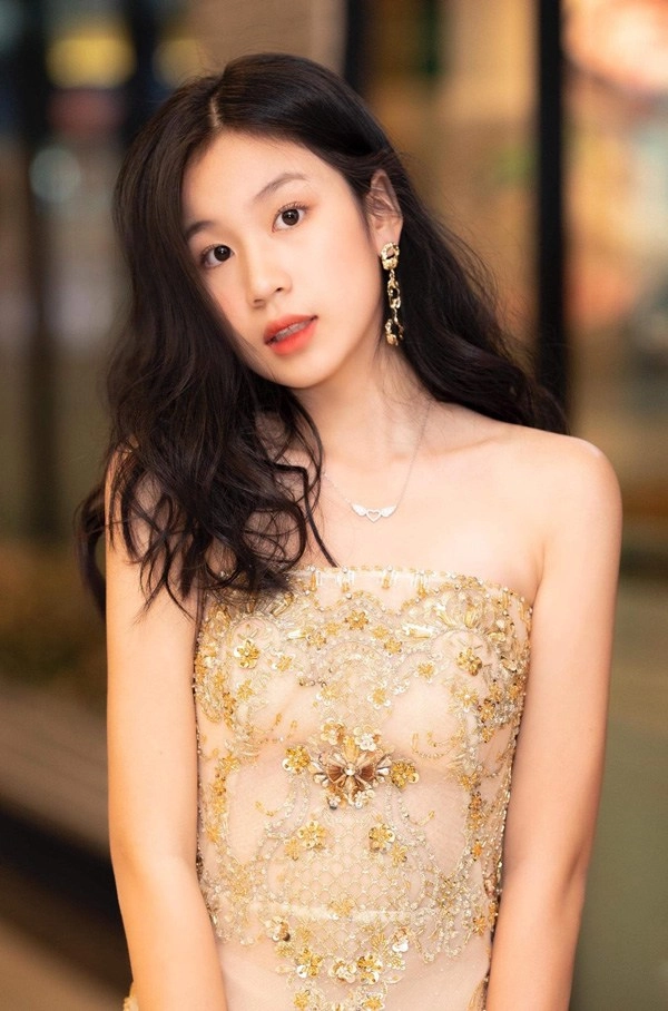 Con gái lưu thiên hương diện bikini khoe vẻ đẹp đúng độ tuổi trăng tròn - 18