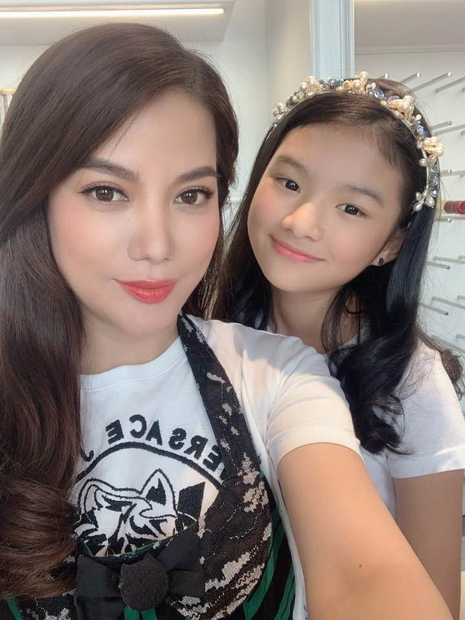 Con gái trương ngọc ánh có niềm đam mê với hoa tai có đôi hàng hiệu giá hơn chục triệu - 13