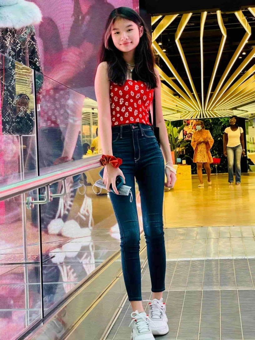 Con gái trương ngọc ánh sang mỹ liềnquẹo lựa store đồ hiệu mặc bộ nào đẹp bộ đó - 8