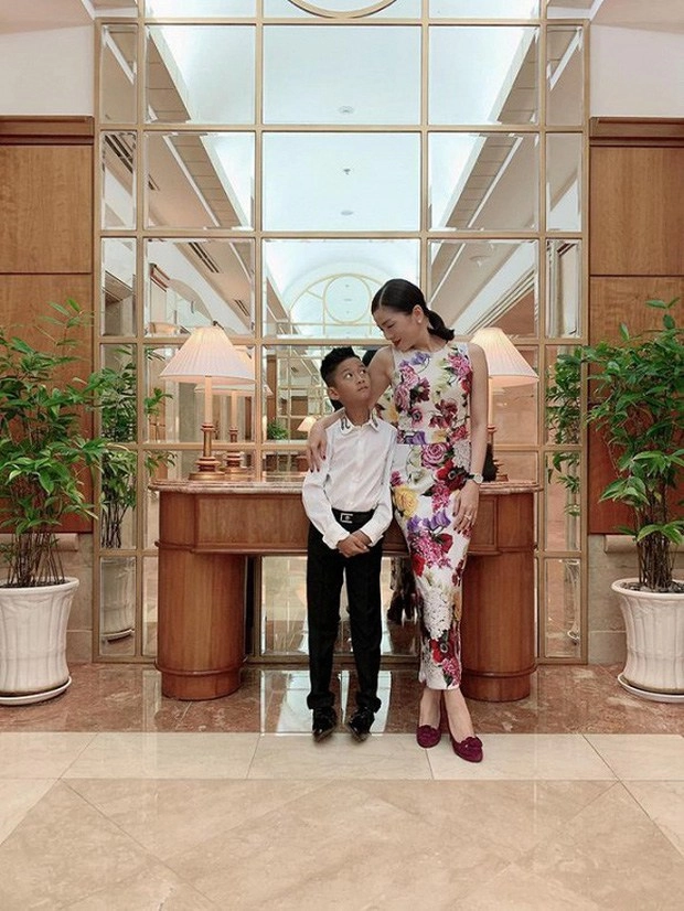 Con trai lệ quyên 9 tuổi mê giày hiệu được bố đầu tư phong cách ăn mặc chuẩn rich kid - 7