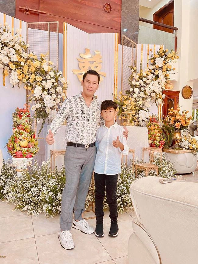Con trai lệ quyên 9 tuổi mê giày hiệu được bố đầu tư phong cách ăn mặc chuẩn rich kid - 8