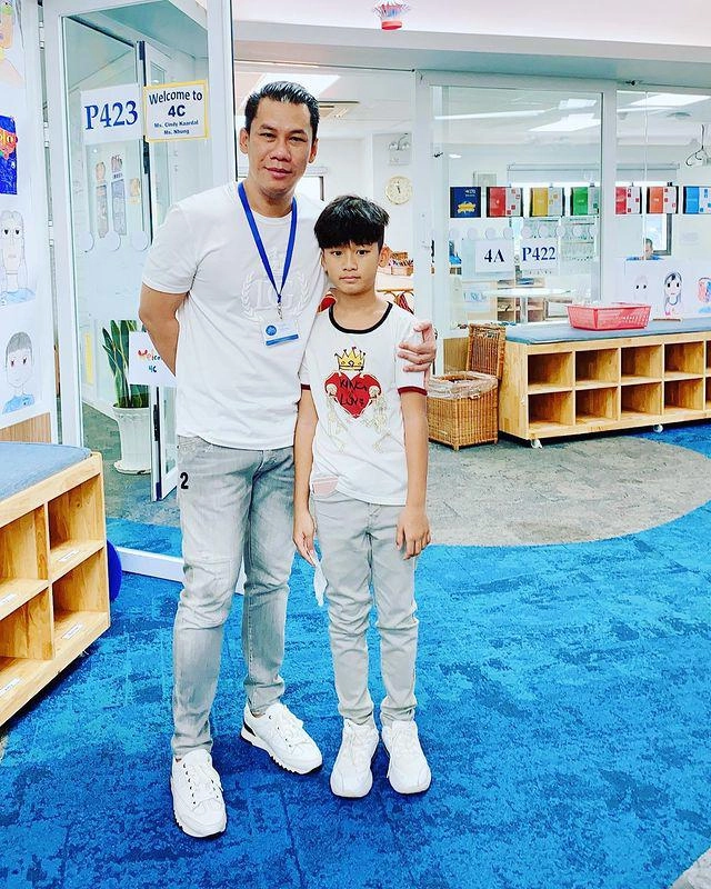 Con trai lệ quyên 9 tuổi mê giày hiệu được bố đầu tư phong cách ăn mặc chuẩn rich kid - 15