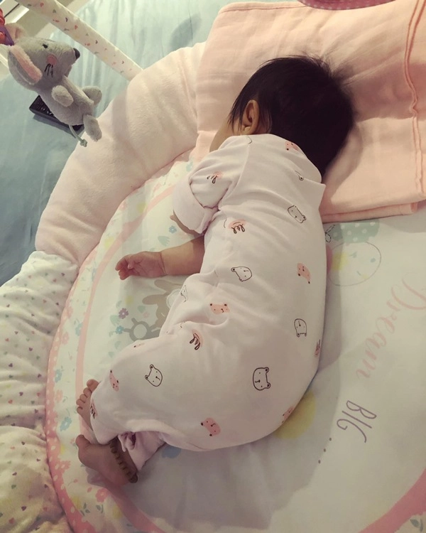 Công chúa nhỏ nhà cường đô la - đàm thu trang khoe nét đáng yêu với trang phục hoạ tiết - 3