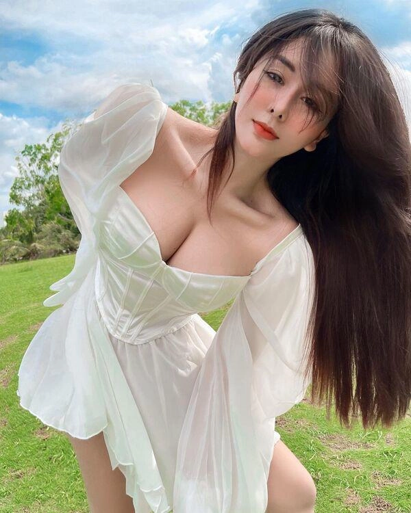 Cứ diện váy áo trễ nải khoe ngực đầy hotgirl 10x sài thành lại làm cộng đồng mạng dậy sóng - 10