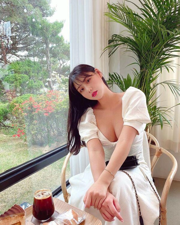 Cứ diện váy áo trễ nải khoe ngực đầy hotgirl 10x sài thành lại làm cộng đồng mạng dậy sóng - 11