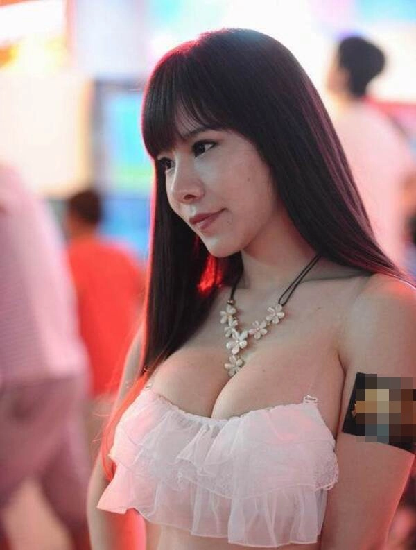 Cứ diện váy áo trễ nải khoe ngực đầy hotgirl 10x sài thành lại làm cộng đồng mạng dậy sóng - 13