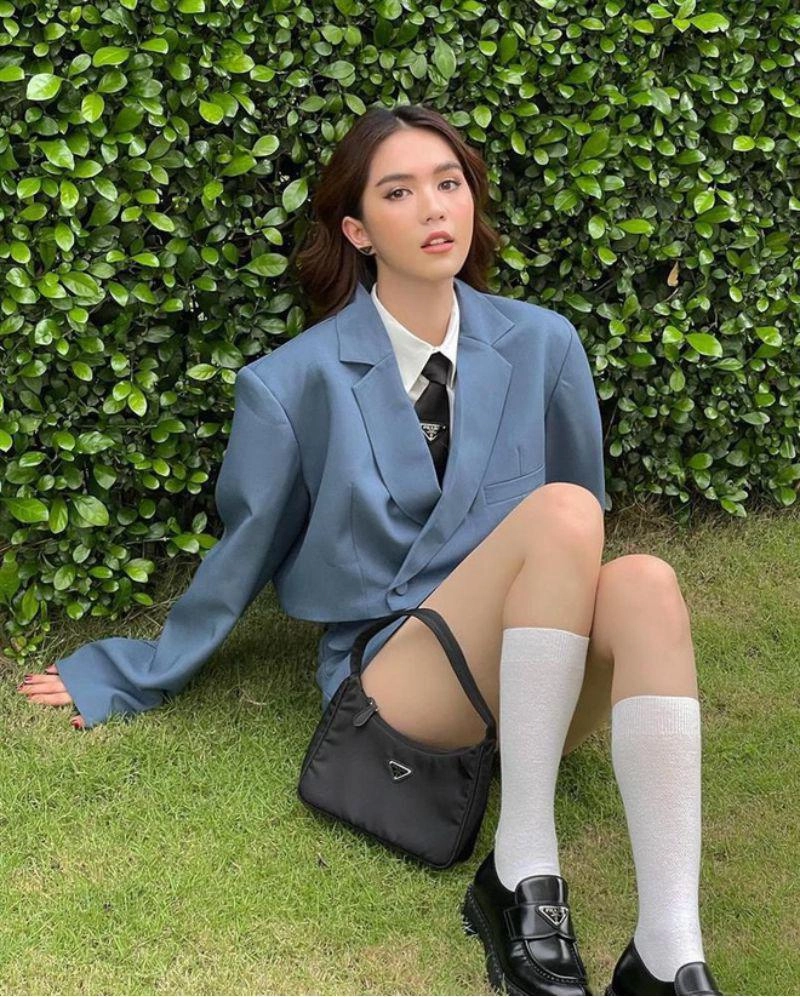 cưa sừng quàng khăn đỏ lưu hương giang gượng gạo nhã phương như học sinh tiểu học - 4
