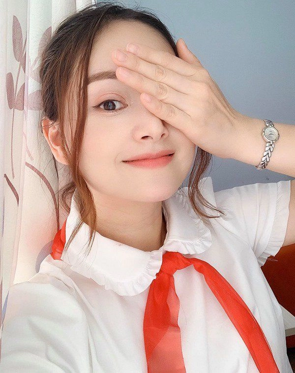cưa sừng quàng khăn đỏ lưu hương giang gượng gạo nhã phương như học sinh tiểu học - 10