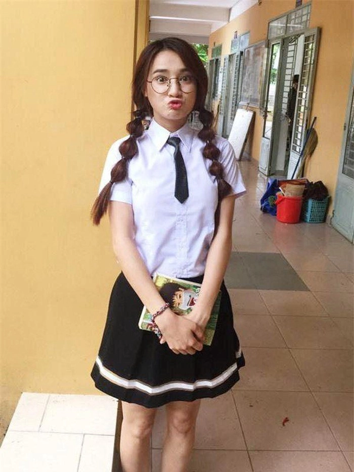 cưa sừng quàng khăn đỏ lưu hương giang gượng gạo nhã phương như học sinh tiểu học - 12