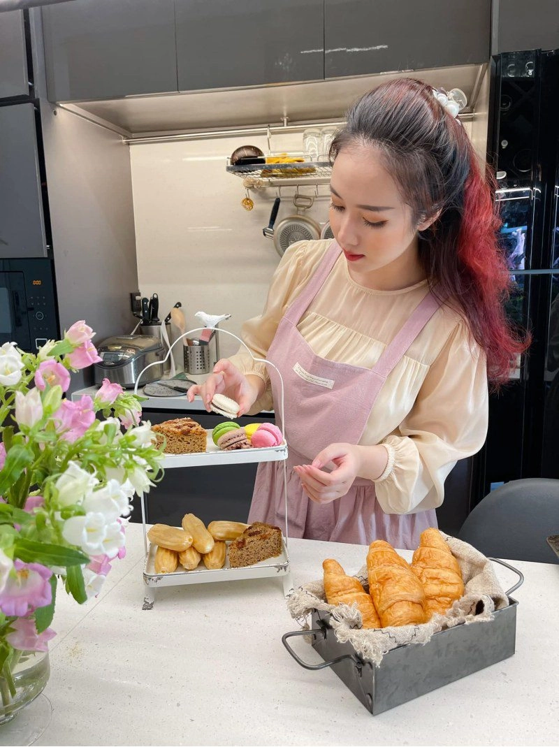 Cựu hotgirl xứ huế sang chảnh từ trong bếp đến khi ra đường nhìn bst hàng hiệu còn ngợp hơn - 4