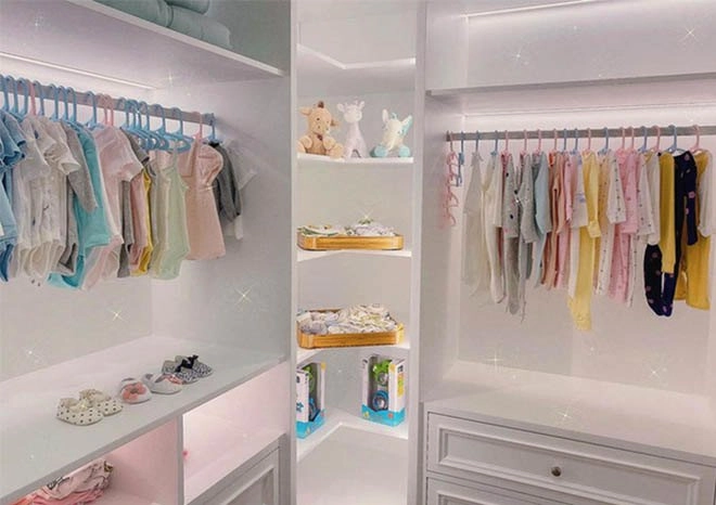 Đàm thu trang diện dép cây nhà lá vườn cho con công năng ăn đứt dép hiệu của mẹ - 2