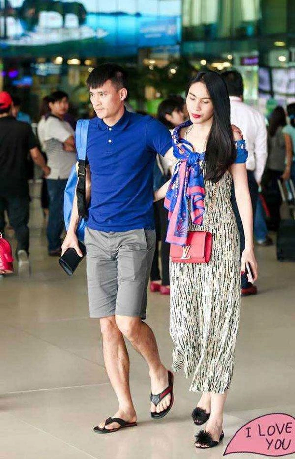 Dân mạng bóc những khoảnh khắc thời trang kém duyên của công vinh trong livestream sao kê - 16