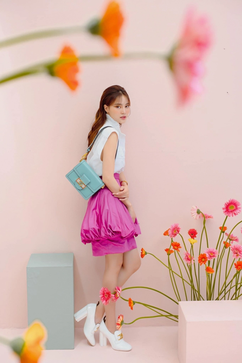 Đẳng cấp ngôi sao của lan ngọc che nắng thôi cũng phải là kính và khăn chục triệu - 12
