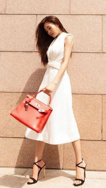 Đẳng cấp ngôi sao của lan ngọc che nắng thôi cũng phải là kính và khăn chục triệu - 14