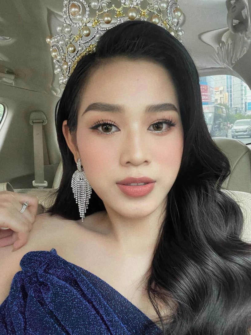 Đăng quang chưa được bao lâu đỗ thị hà gây sốt với bàn tay lấp lánh hột xoàn - 6