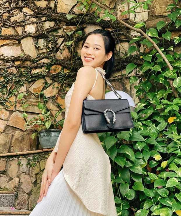 Đăng quang chưa được bao lâu đỗ thị hà gây sốt với bàn tay lấp lánh hột xoàn - 10