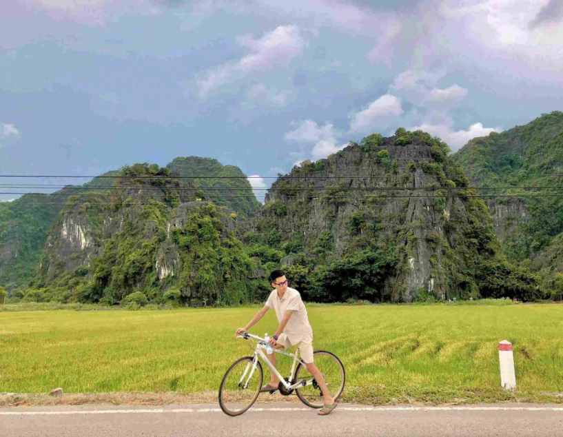 Dành 3 tháng nghỉ dịch chàng trai hô biến ban công thành hồ sen nở rộ tại nhà - 1