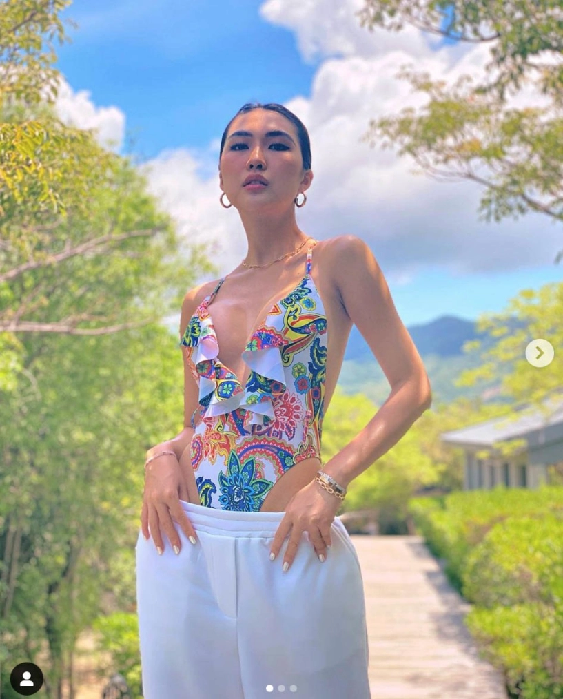 Dạo phố mỹ hoa hậu từng bị vu khống thuộc đường dây tú ông diện bikini khoe ngực bức thở - 10