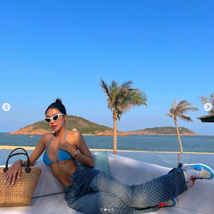 Dạo phố mỹ hoa hậu từng bị vu khống thuộc đường dây tú ông diện bikini khoe ngực bức thở - 12