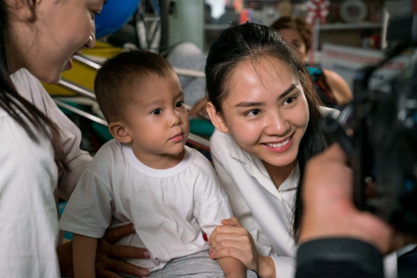 Để mặt mộc đi làm từ thiện liệu dàn thí sinh hoa hậu việt nam còn lung linh hay không - 9