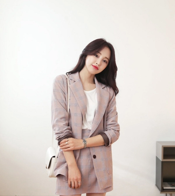 Để style đi làm bớt cứng nhắc nàng lưu ngay những công thức phối đồ họa tiết đẹp hết ý - 1