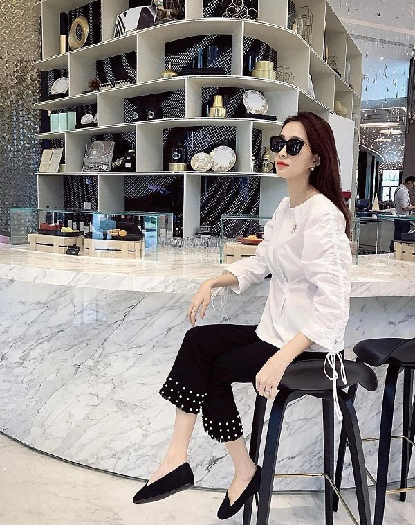 Diện áo trắng mà sợ trông nhạt nhòa nàng hãy kết hợp thêm những món phụ kiện này - 7