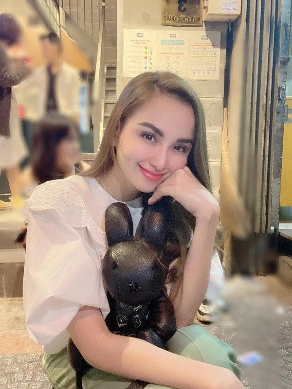 Diện bikini gợi cảm chơi bida đây là hoa hậu táo bạo nhất việt nam - 9