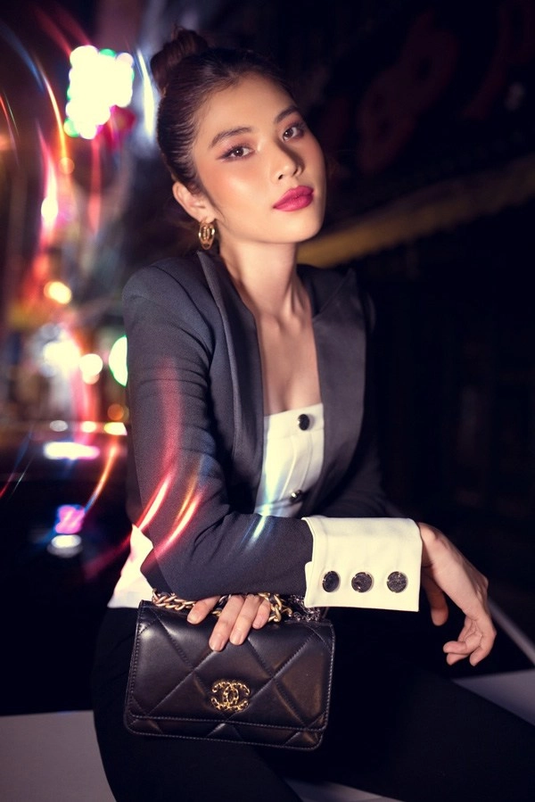 Diện đồ giản đơn nhưng chị em sinh đôi nam em cũng tiêu pha vài chục triệu sắm về - 11