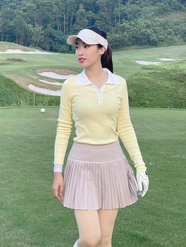 Diện đồ thể thao thôi đỗ mỹ linh có cần gợi cảm như vầy không - 16