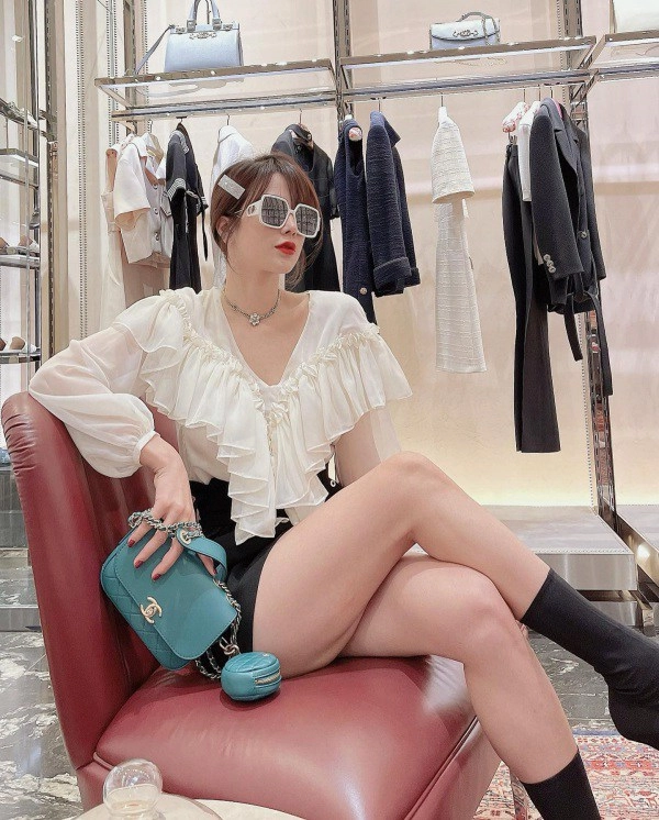 Diệp lâm anh sinh 2 lứa vẫn tự tin diện váy siêu ngắn khoe chân nuột - 13