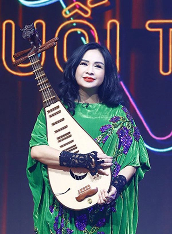 Diva thanh lam 52 tuổi vẫn làm bao người toát mồ hôi vì món đồ thời trang trên tay - 3