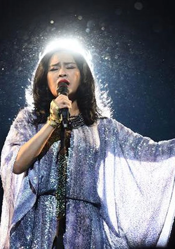 Diva thanh lam 52 tuổi vẫn làm bao người toát mồ hôi vì món đồ thời trang trên tay - 5