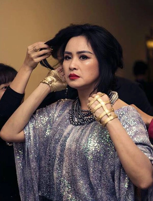 Diva thanh lam 52 tuổi vẫn làm bao người toát mồ hôi vì món đồ thời trang trên tay - 6