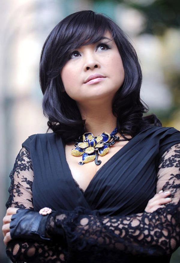 Diva thanh lam 52 tuổi vẫn làm bao người toát mồ hôi vì món đồ thời trang trên tay - 10