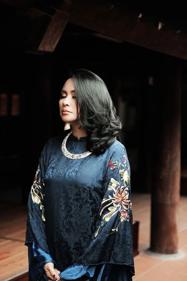 Diva thanh lam 52 tuổi vẫn làm bao người toát mồ hôi vì món đồ thời trang trên tay - 11