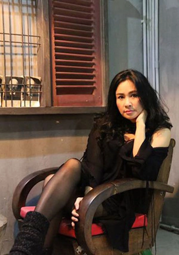 Diva thanh lam 52 tuổi vẫn làm bao người toát mồ hôi vì món đồ thời trang trên tay - 20