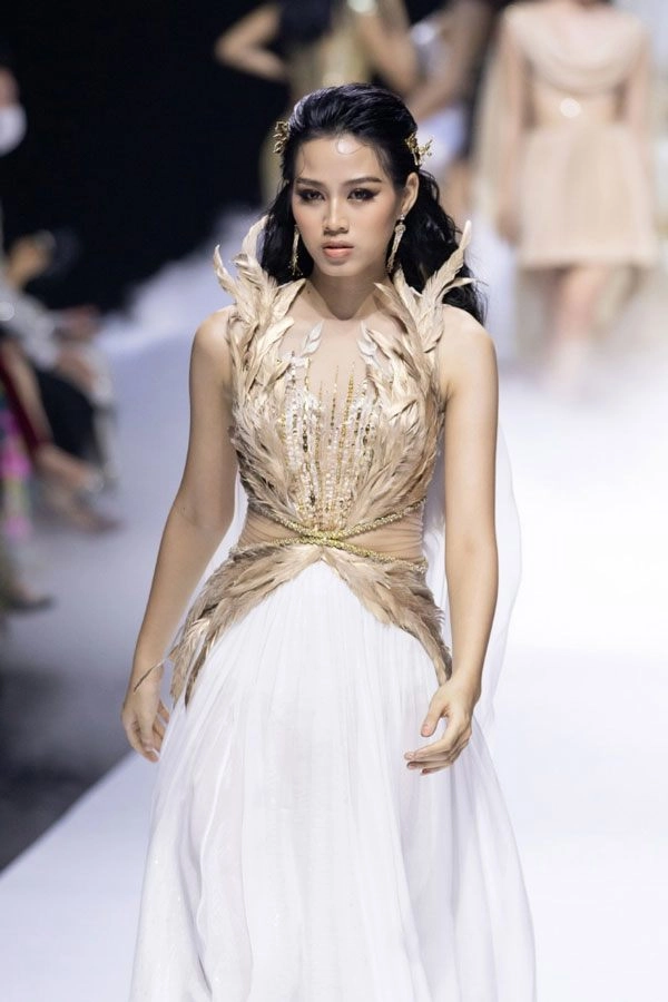 Đỗ thị hà bắn tiếng anh như gió không dùng phiên dịch tại miss world - 12
