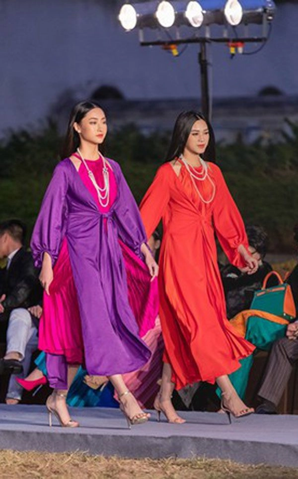 Đỗ thị hà bắn tiếng anh như gió không dùng phiên dịch tại miss world - 21