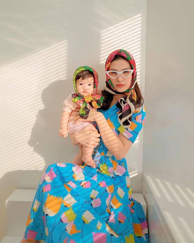 Đông nhi khẳng định đẳng cấp mẹ bỉm sành điệu diện items ngắn cũn lại toàn hàng hiệu đắt đỏ - 10