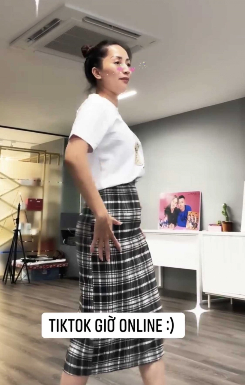 đứng hình trước vùng bụngmỡ màu của khánh thichọn sai váy áo liền phí hoài dáng mi nhon - 4