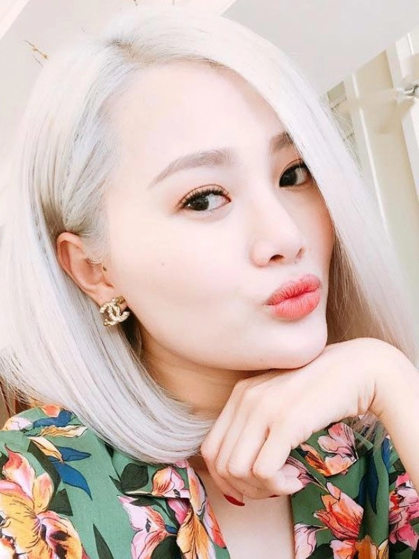 Em gái hoàng tử quang vinh xinh đẹp sành điệu có gu ăn mặc khác hẳn anh trai - 2